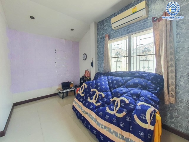 *****บ้านแฝดมือสอง ย่านบางแค ม.มณฑล8 เลียบคลองทวีวัฒนา เนื้อที่กว้างขวางมากถึง 44 ตร.ว. ฟังก์ชัน 3 ห้องนอน 3 ห้องน้ำ ที่จอดรถ 3 คัน บ้านกว้าง พื้นที่ใช้สอยเยอะ เชื่อมต่อทุกการเดินทางทั้ง ถนนเพชกษม, ถนนพุทธมณฑลสาย3, ถนนกาญจนาภิเษก ใกล้เดอะมอลล์บางแค และรถไฟฟ้าสายสีน้ำเงิน "สถานีหลักสอง"...